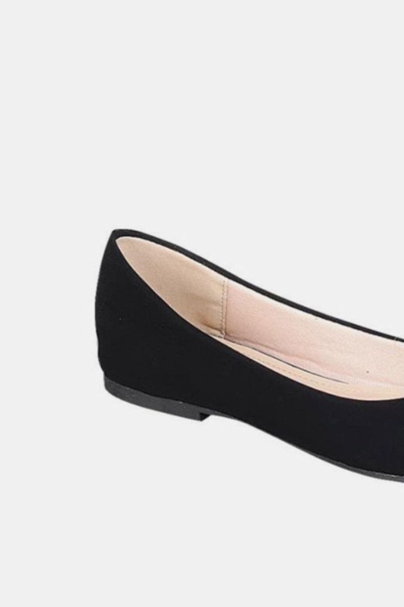 Pointy Toe Slip On Flat Loafers in Black