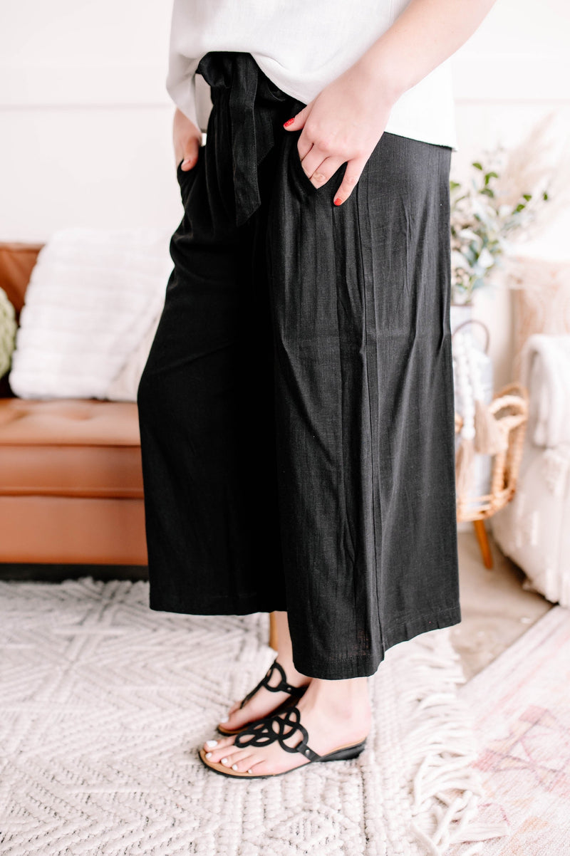 Cropped Paperbag Pants In Black