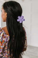 Daisy Claw In Lavender Womens