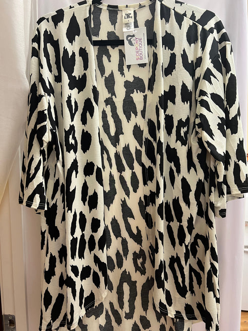 Snow Leopard 3/4 Sleeve Kimono