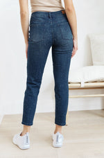 Mid-Rise Relaxed Fit Mineral Wash Jeans Womens