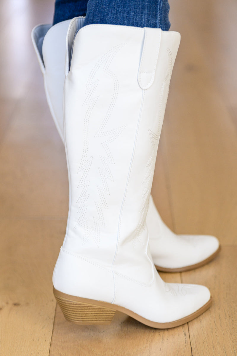 Shania Cowgirl Boots In White Womens