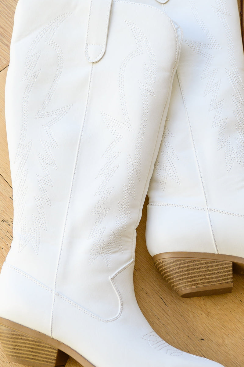 Shania Cowgirl Boots In White Womens