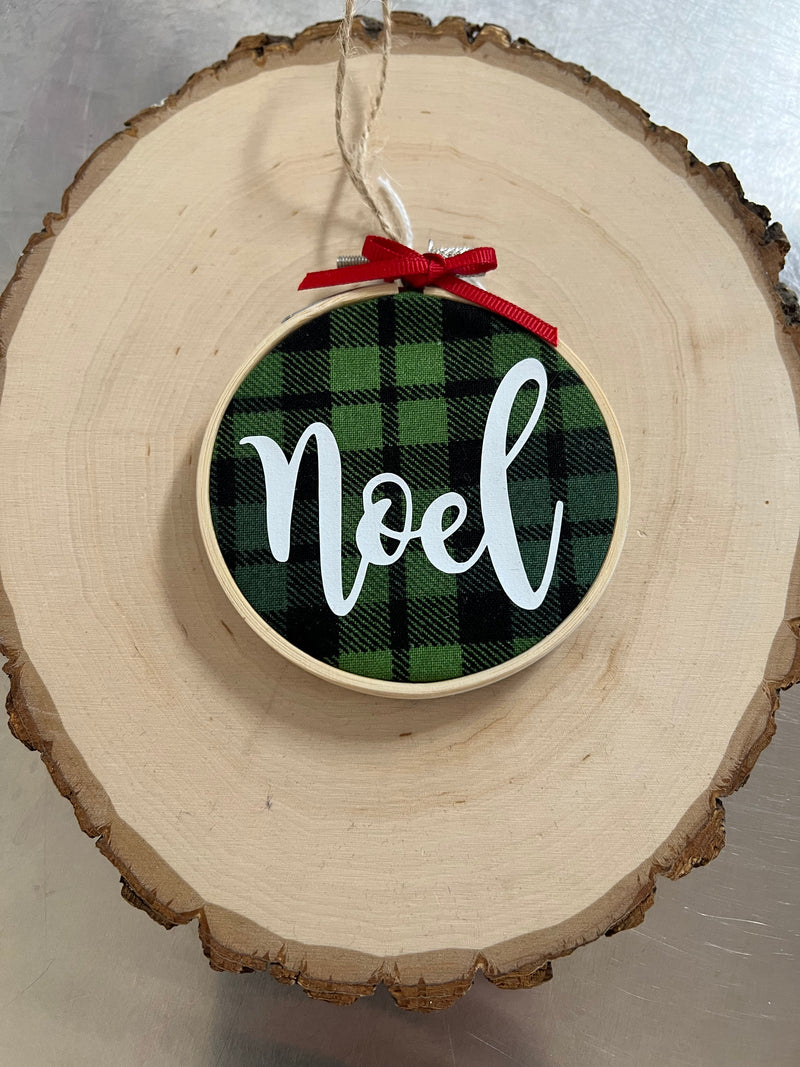Hoop Ornament: Noel On Green Plaid